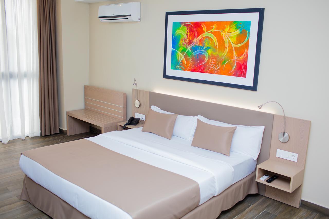 Fly Hotel Libreville Esterno foto