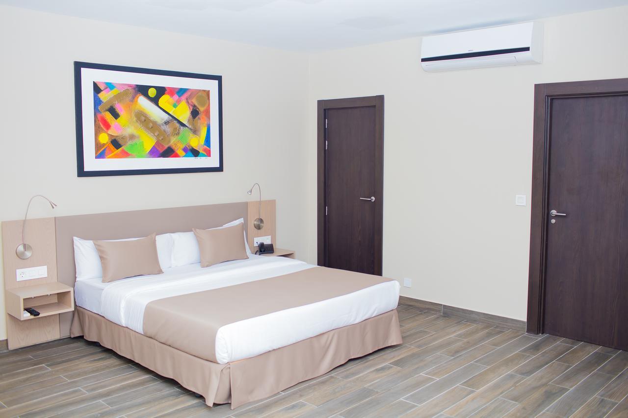 Fly Hotel Libreville Esterno foto