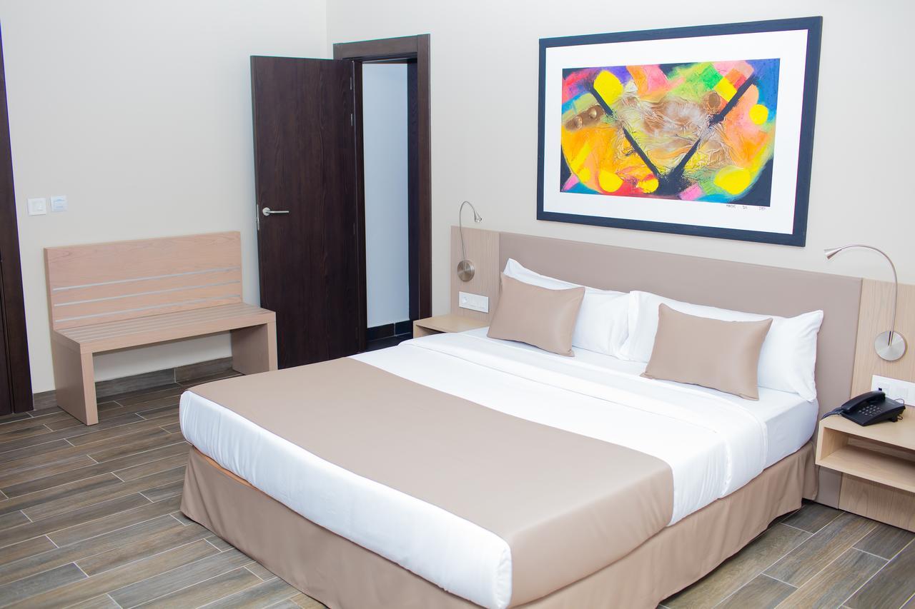 Fly Hotel Libreville Esterno foto