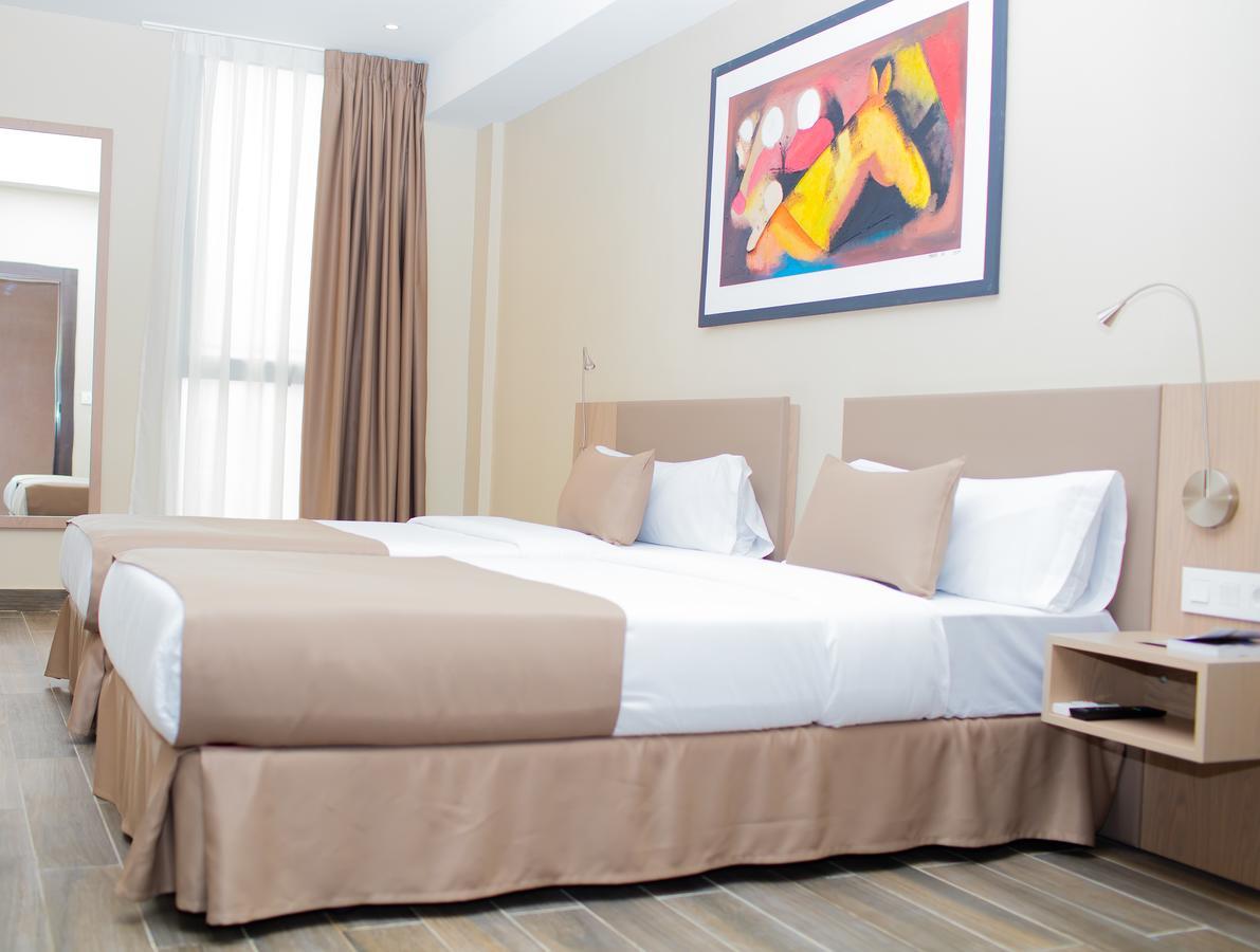 Fly Hotel Libreville Esterno foto