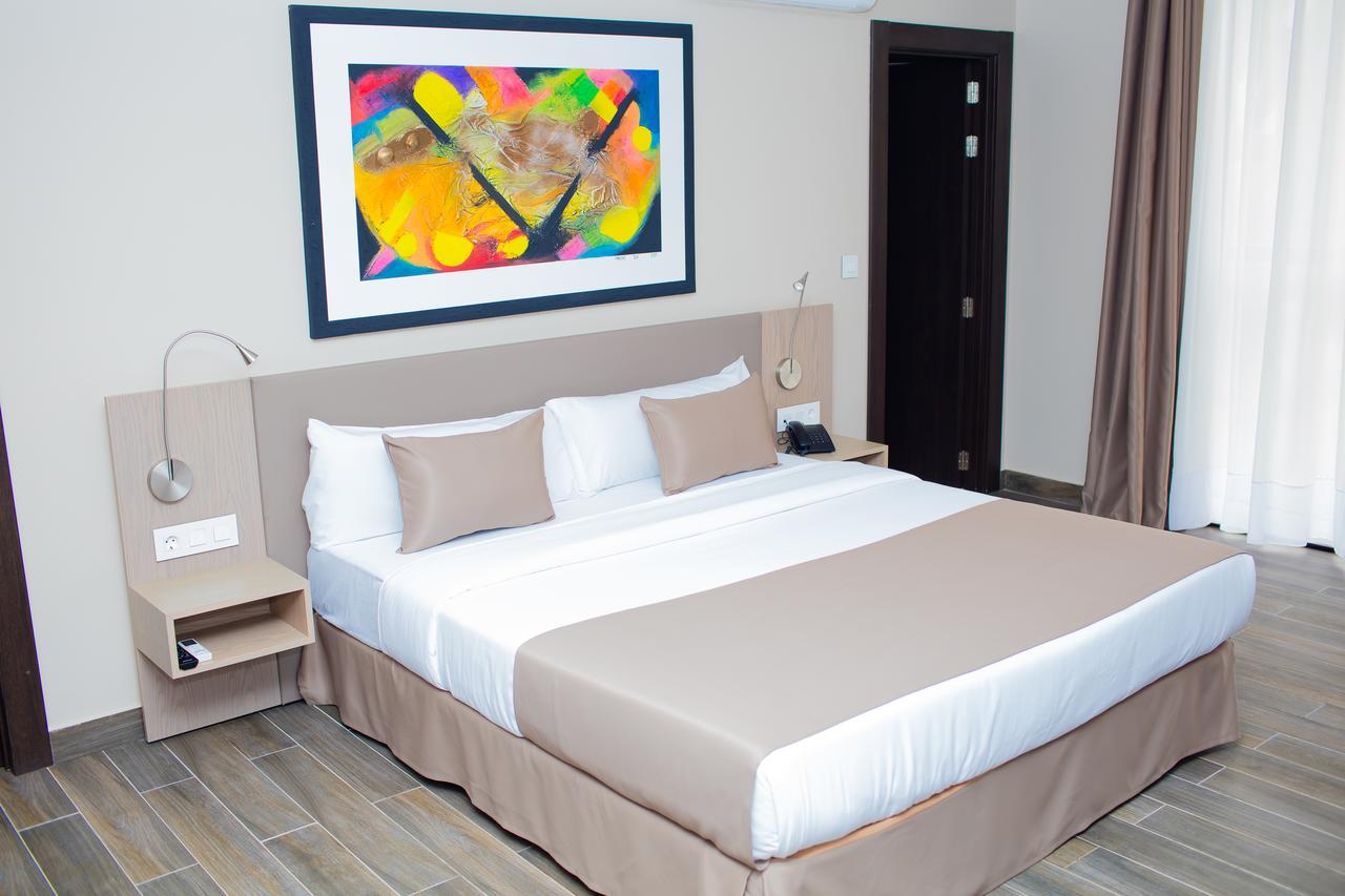 Fly Hotel Libreville Esterno foto