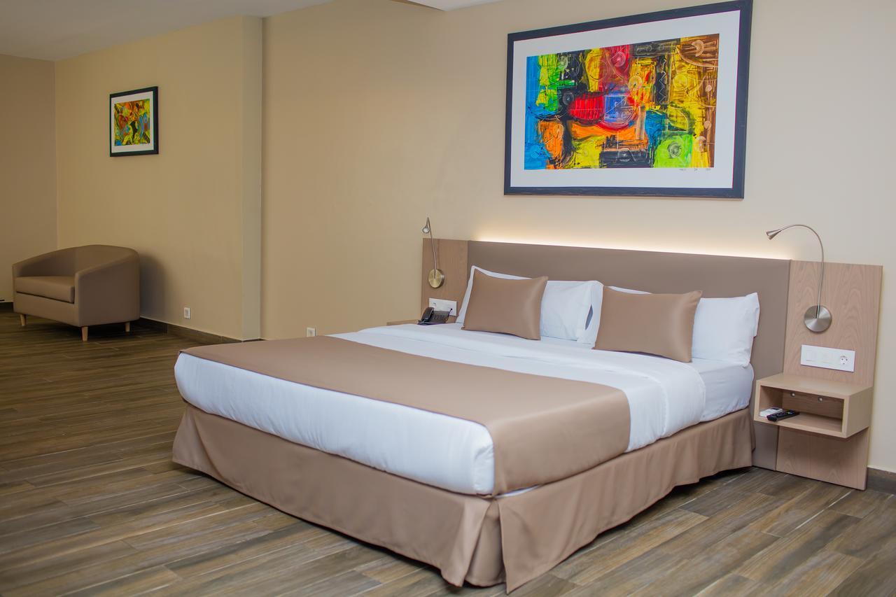 Fly Hotel Libreville Esterno foto