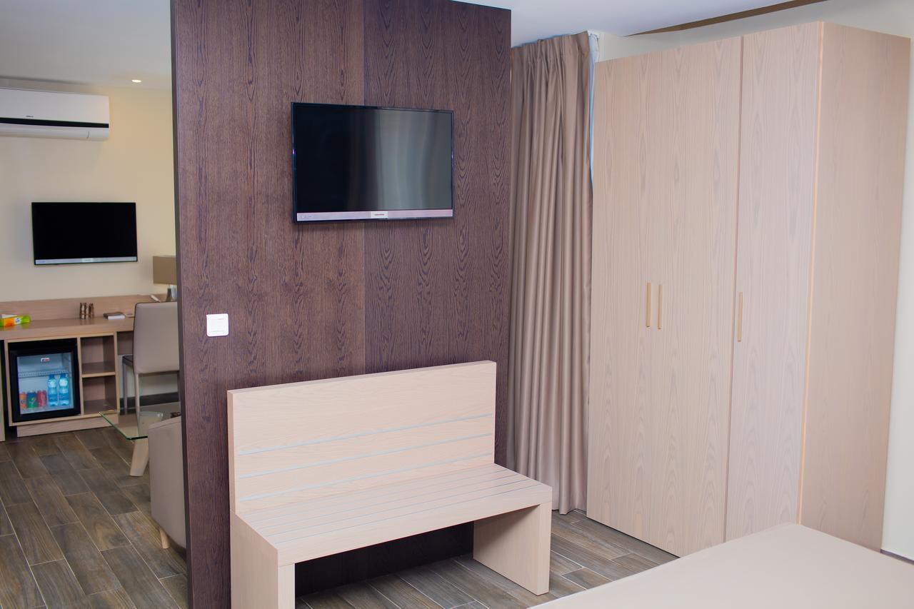 Fly Hotel Libreville Esterno foto