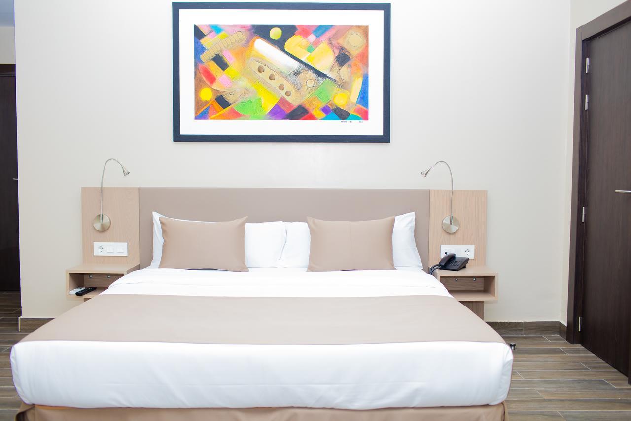 Fly Hotel Libreville Esterno foto