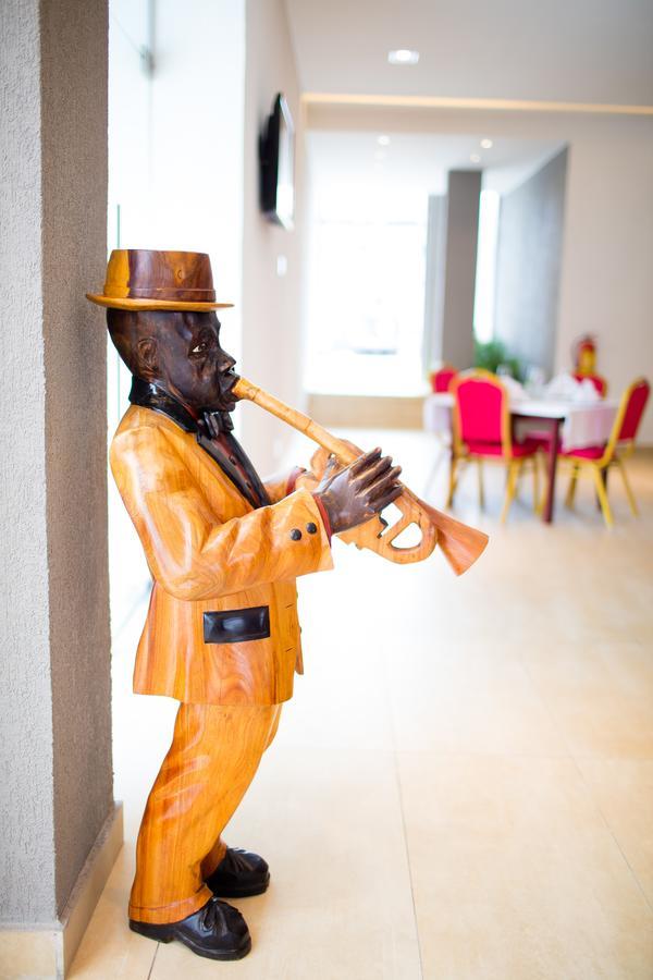 Fly Hotel Libreville Esterno foto