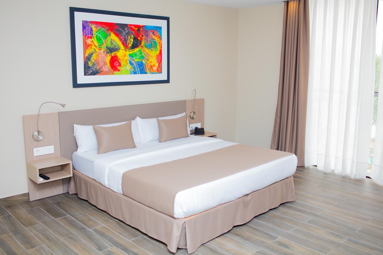 Fly Hotel Libreville Esterno foto
