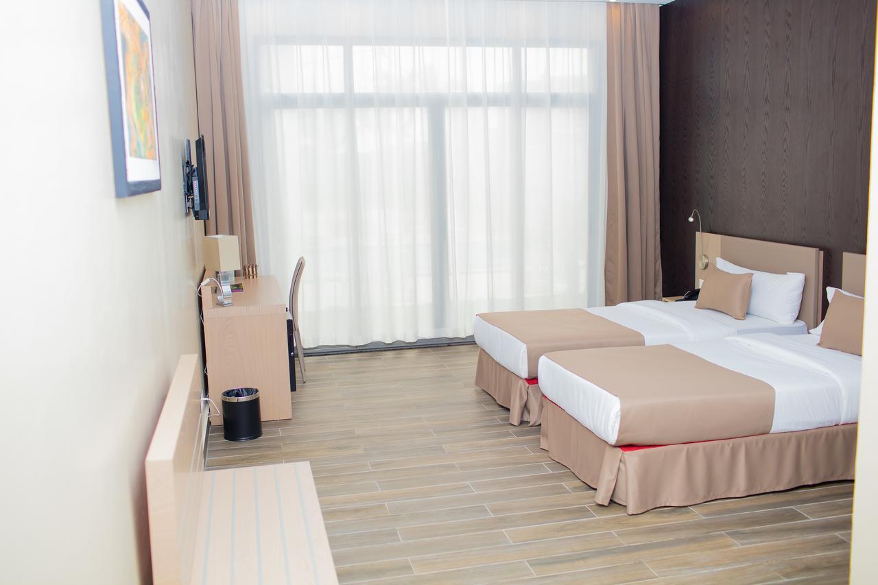 Fly Hotel Libreville Esterno foto