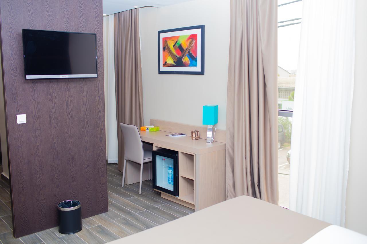 Fly Hotel Libreville Esterno foto
