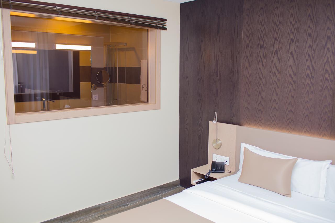 Fly Hotel Libreville Esterno foto