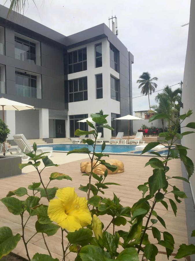 Fly Hotel Libreville Esterno foto
